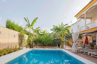 Chalet en venta en Gelves