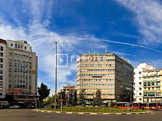 Local comercial en alquiler en Bellas Vistas en Madrid