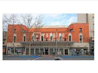 Local comercial en alquiler en Bellas Vistas en Madrid