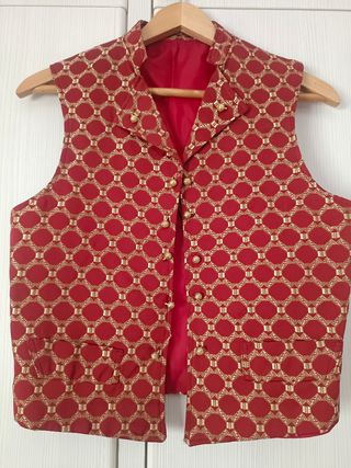 Chaleco fallero rojo y dorado