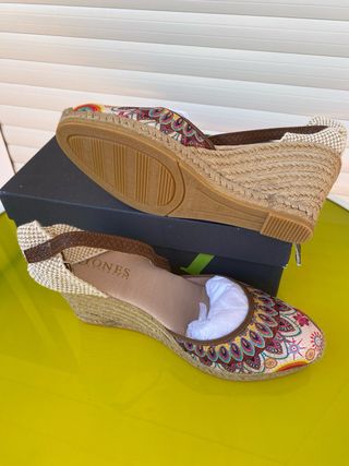 Zapatos cuña Jones New York multicolor