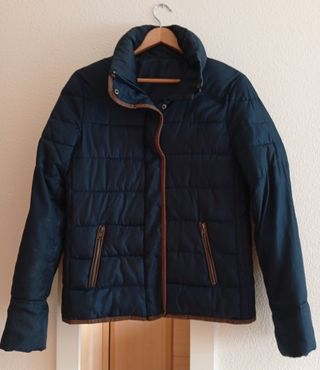 BAJADA DE PRECIO Cazadora acolchada azul marino.