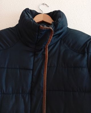 BAJADA DE PRECIO Cazadora acolchada azul marino.