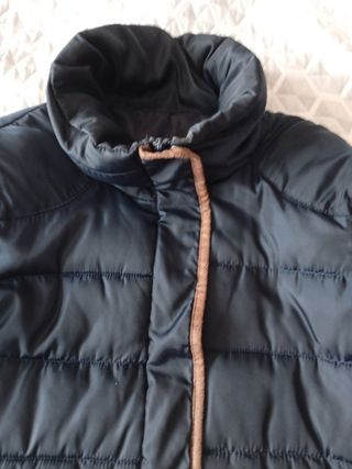 BAJADA DE PRECIO Cazadora acolchada azul marino.