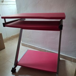 Escritorio infantil rosa con ruedas nuevo...15€