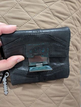 Regalo: Cartera Diesel de piel negra