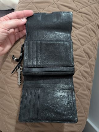 Regalo: Cartera Diesel de piel negra