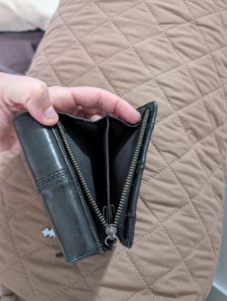 Regalo: Cartera Diesel de piel negra