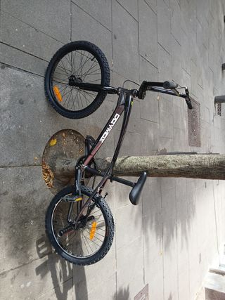Bicicleta BMX Negra