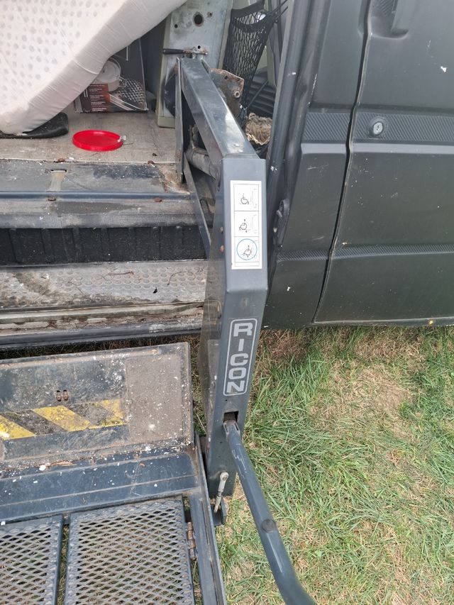 Plataforma elevadora Ricon para silla de ruedas