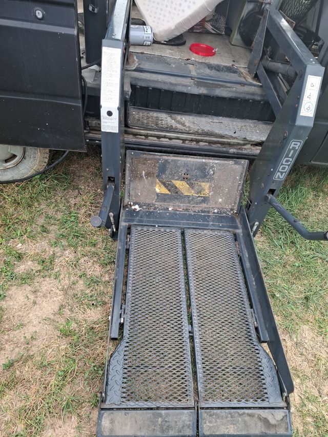 Plataforma elevadora Ricon para silla de ruedas