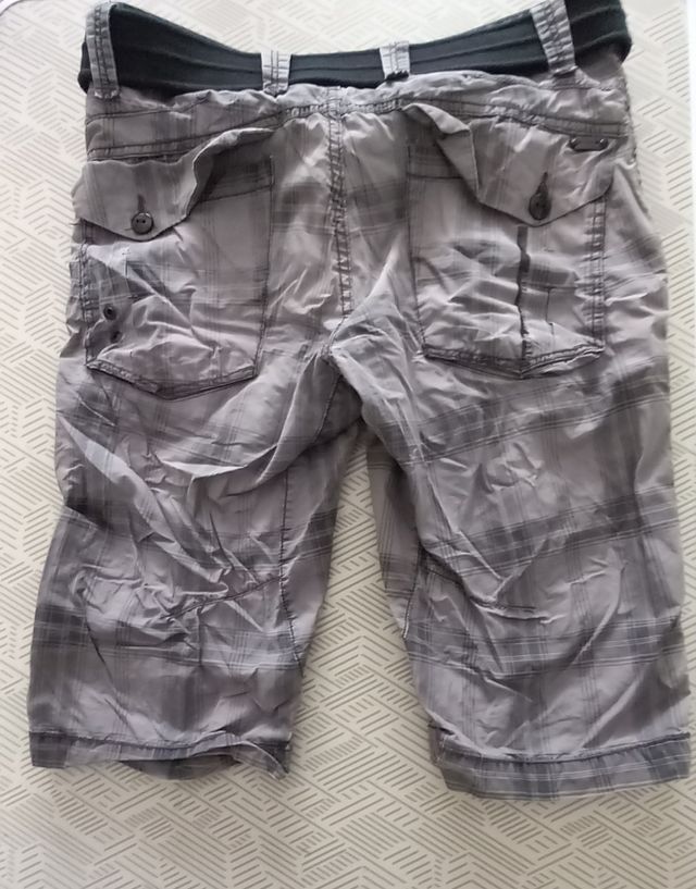 Bermuda Celio Talla 42
Ver medidas en las fotos.