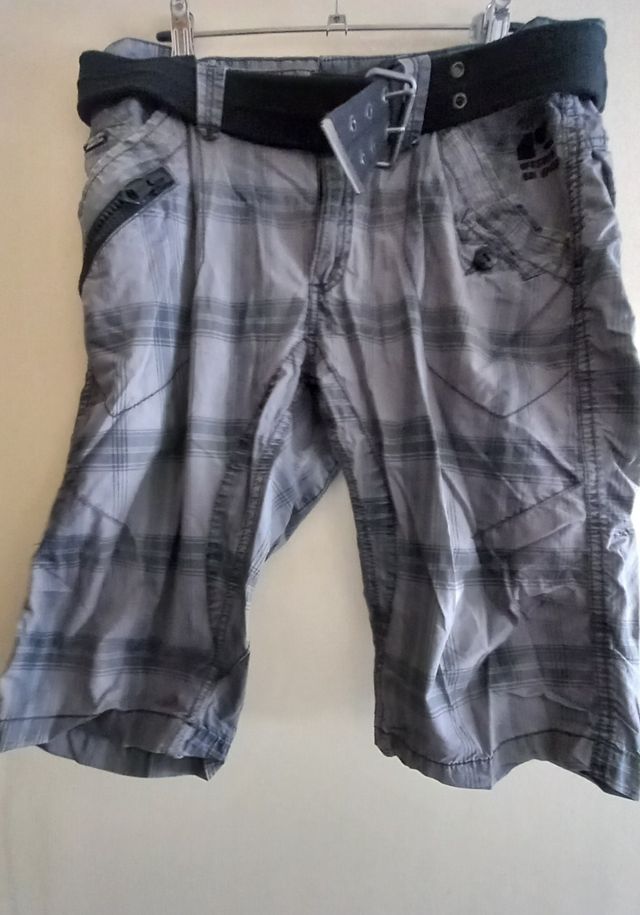 Bermuda Celio Talla 42
Ver medidas en las fotos.