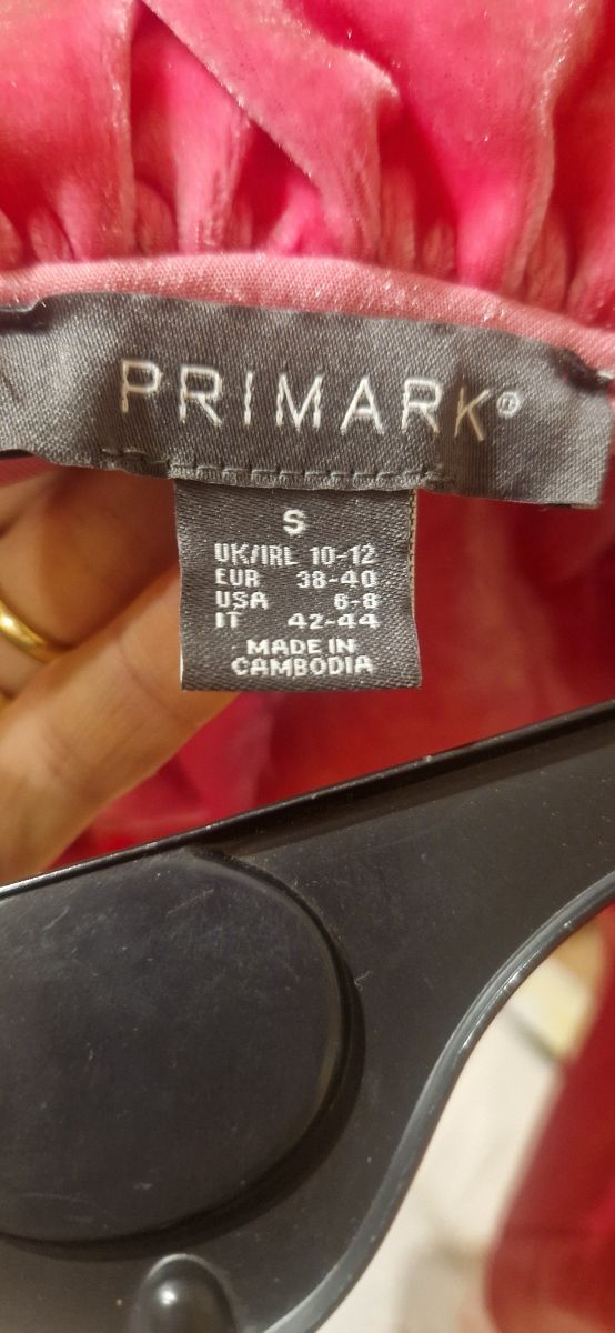 Vestito corto rosa monospalla.