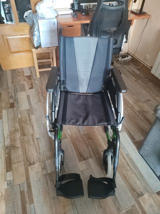 Silla marca Breezy sin usar.