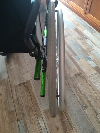 Silla marca Breezy sin usar.