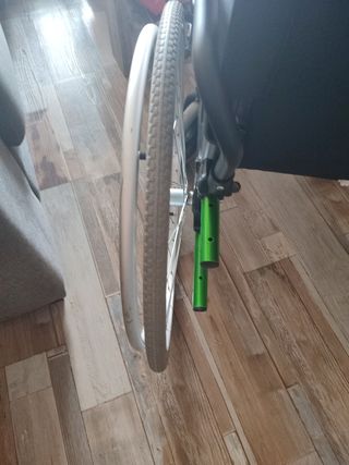 Silla marca Breezy sin usar.