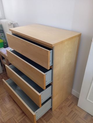 Cómoda Malm IKEA 4 cajones