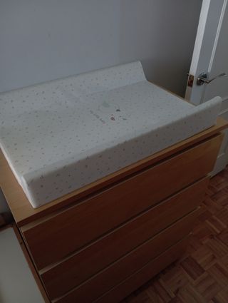 Cómoda Malm IKEA 4 cajones