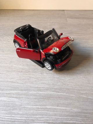 Coche MINI a escala