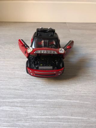 Coche MINI a escala
