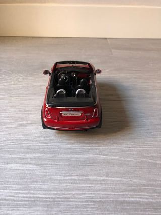 Coche MINI a escala