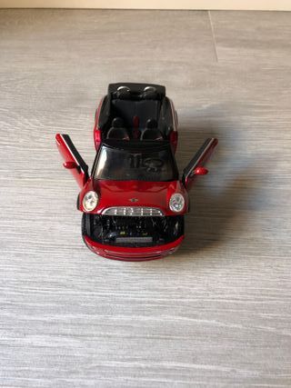 Coche MINI a escala