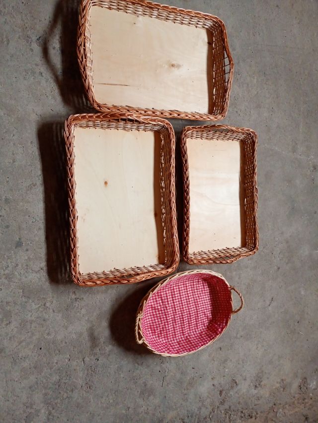 Bandejas de mimbre y madera (4uds).