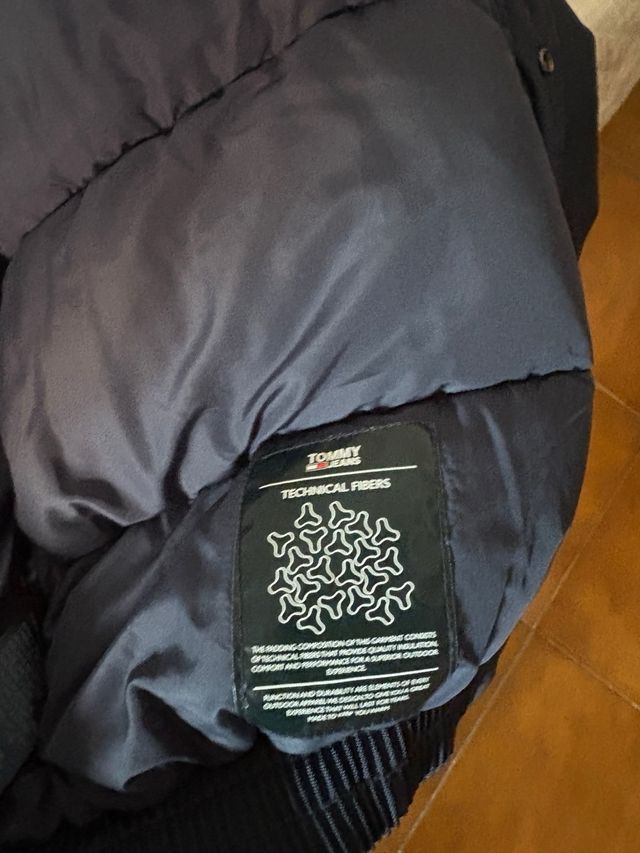 Chaqueta Tommy Hilfiger azul y roja