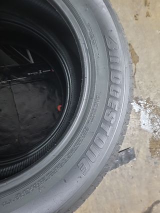 2 Neumáticos  235/55 R18 Bridgestone 