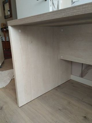 Escritorio robusto madera beige y marrón