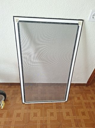 Mosquitera de aluminio blanca