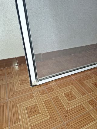 Mosquitera de aluminio blanca