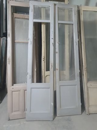 Puertas antiguas de madera y cristal
