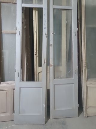 Puertas antiguas de madera y cristal
