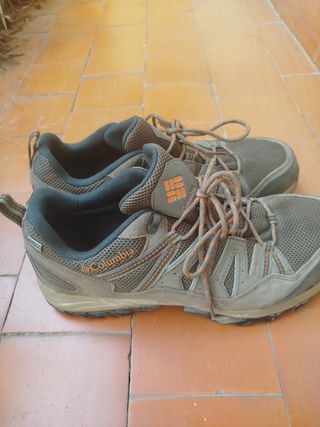 Botas de montaña Columbia grises y naranjas