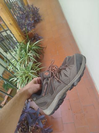 Botas de montaña Columbia grises y naranjas