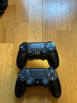 Consola Sony PS4 Negra + mandos y juegos 