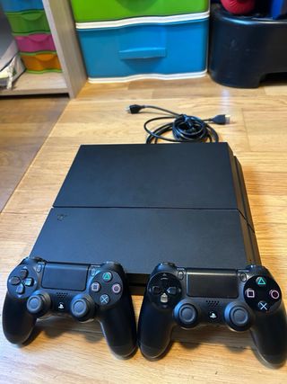 Consola Sony PS4 Negra + mandos y juegos 