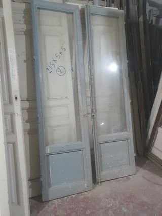 Puertas antiguas de madera y cristal