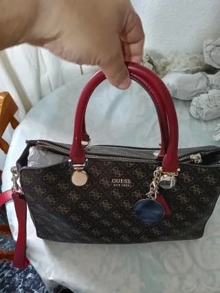 Bolso Guess Marrón y Rojo