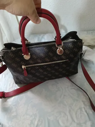 Bolso Guess Marrón y Rojo
