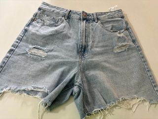 Pantalón Vaquero Corto Roto