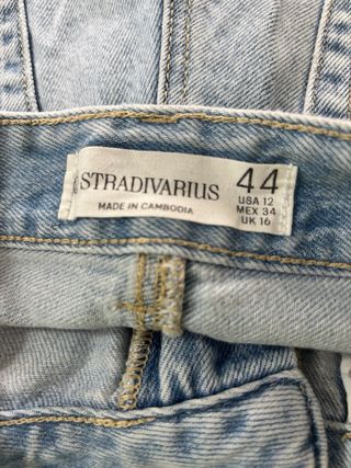 Pantalón Vaquero Corto Roto