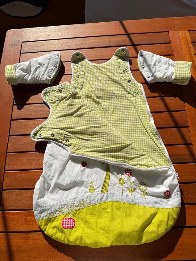 Saco bebé cuna árbol bordado