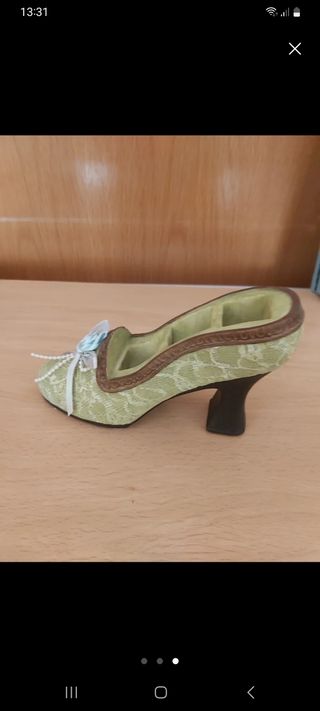 Anillero zapato tacón verde encaje