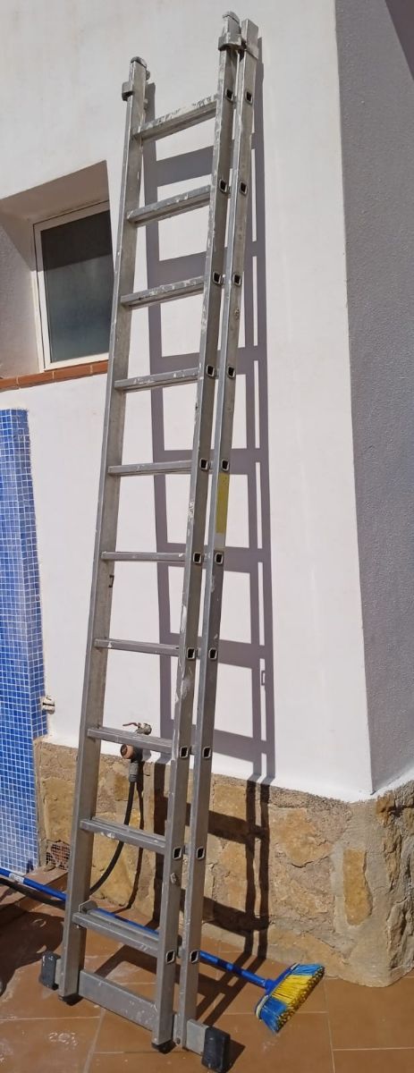 Escalera extensible de aluminio