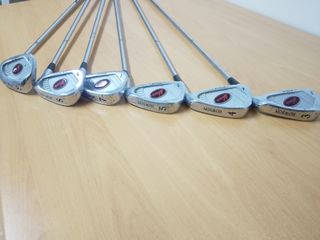 Set de Palos de Golf y Bolas
