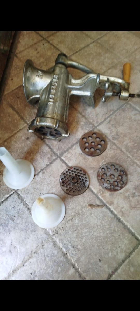 Tritacarne manuale in metallo