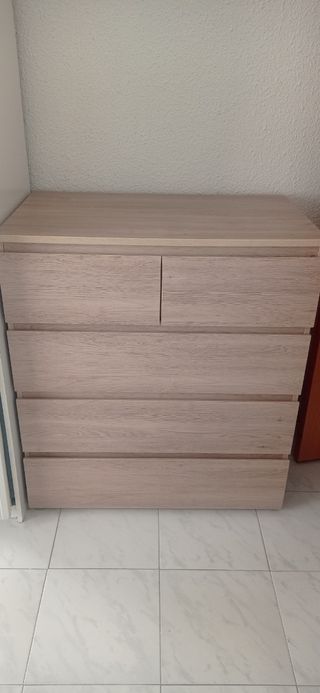 Cómoda de madera color Roble